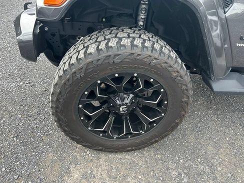 Used 2021 Jeep Wrangler Unlimited Sahara AWD/4WD image 3