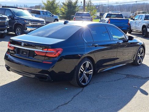 Used 2019 BMW 750i image 5