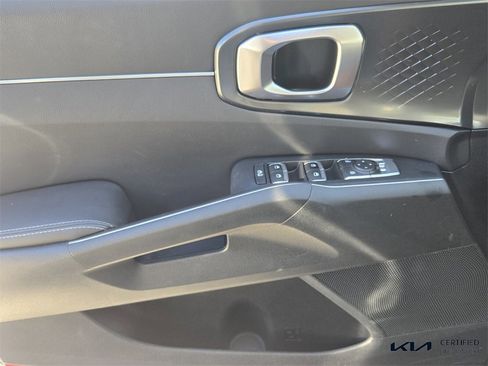 Used 2023 Kia Sorento LX image 31