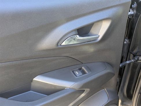 Used 2025 Chevrolet Trax LT w/ LT Convenience Package image 25