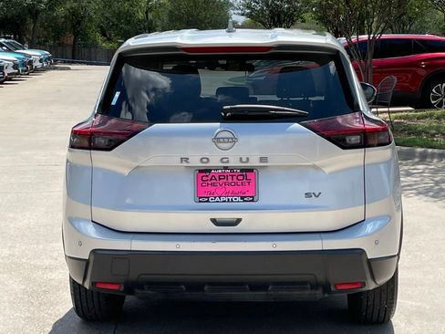 Used 2024 Nissan Rogue SV FWD image 5