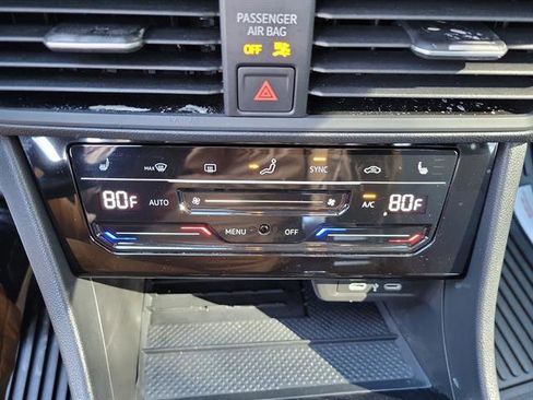 Used 2025 Volkswagen Jetta SE image 11