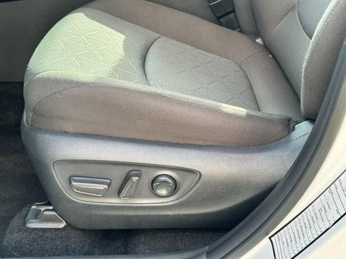Used 2025 Toyota RAV4 XLE AWD/4WD image 20