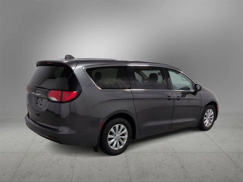 Certified 2017 Chrysler Pacifica Touring w/ Tire & Wheel Group image 8
