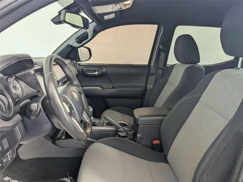 Used 2020 Toyota Tacoma TRD Sport AWD/4WD image 11