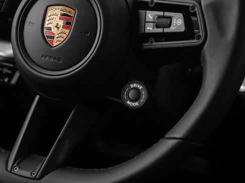 Certified 2025 Porsche Cayenne Coupe image 29