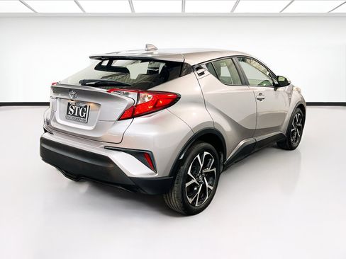 Used 2019 Toyota C-HR XLE FWD image 4