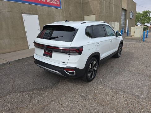 Used 2025 Volkswagen Taos SE image 5