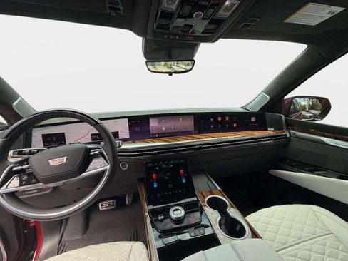 Used 2026 Cadillac Escalade Platinum Sport w/ LPO, ONYX Package AWD/4WD image 19