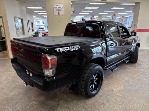 Used 2023 Toyota Tacoma TRD Sport image 11