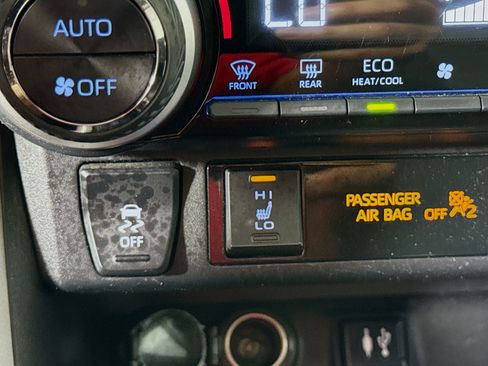 Certified 2019 Toyota RAV4 XLE w/ Convenience Package AWD/4WD image 21