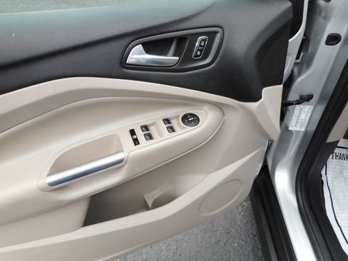 Used 2014 Ford C-MAX SE image 16