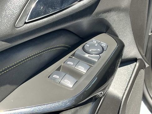 Used 2024 Chevrolet Trax LT w/ Sunroof Package FWD image 24