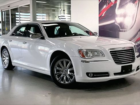 Used 2011 Chrysler 300 Limited image 20