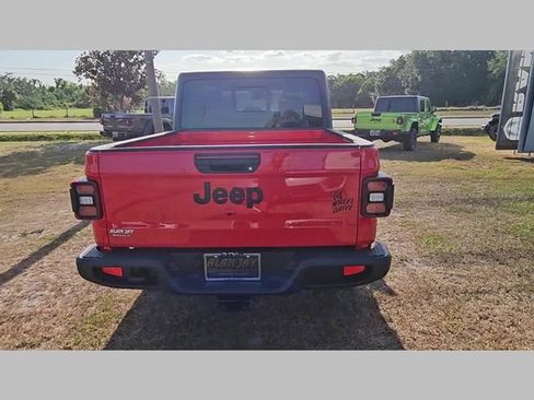 New 2025 Jeep Gladiator Willys image 18