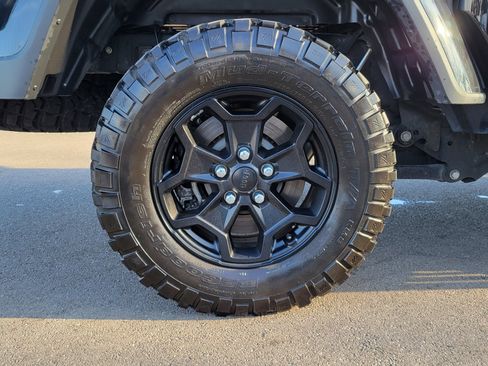 Used 2021 Jeep Gladiator Sport image 5