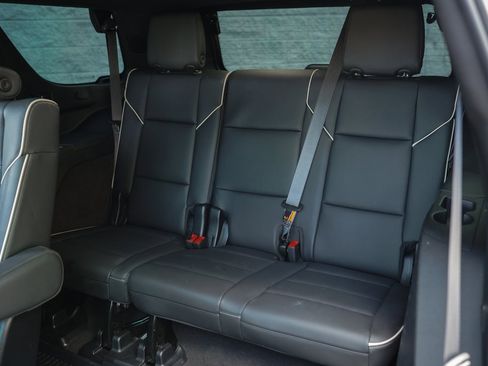 Used 2024 Cadillac Escalade Premium Luxury image 23