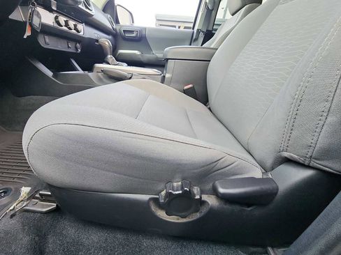 Used 2016 Toyota Tacoma SR5 image 14