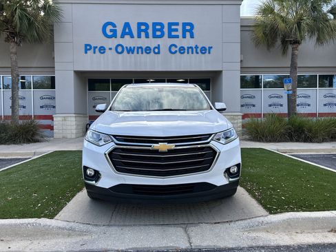 Used 2020 Chevrolet Traverse LT image 2