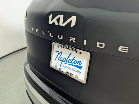 Used 2024 Kia Telluride EX w/ EX Captain's Chair Package FWD image 7