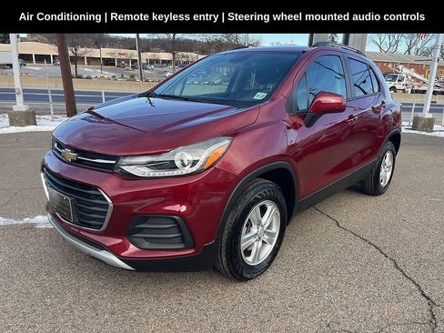 Used 2022 Chevrolet Trax LT w/ LT Convenience Package image 3