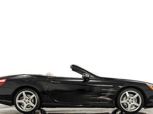 Used 2013 Mercedes-Benz SL 550 image 2