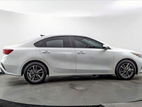 Used 2022 Kia Forte LXS FWD image 9
