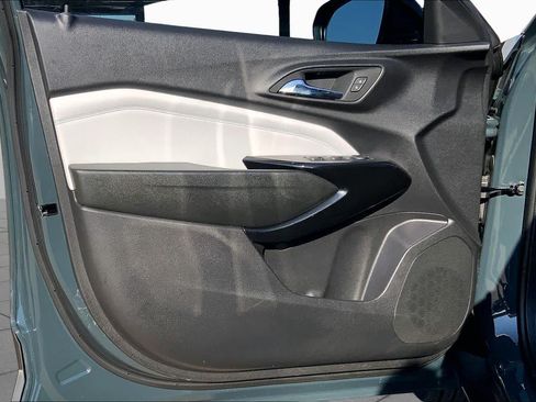 Used 2026 Chevrolet Trax LT w/ Sunroof Package FWD image 19