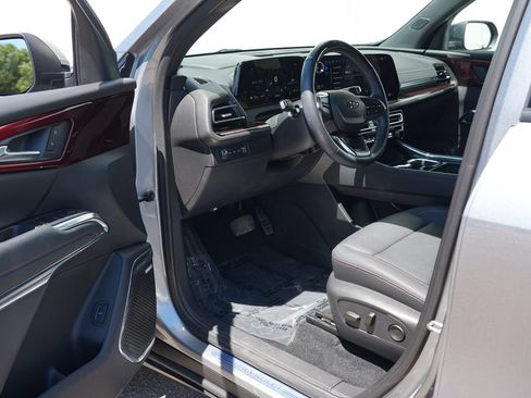 Certified 2025 Chevrolet Traverse Z71 w/ Enhanced Driving Package AWD/4WD image 13