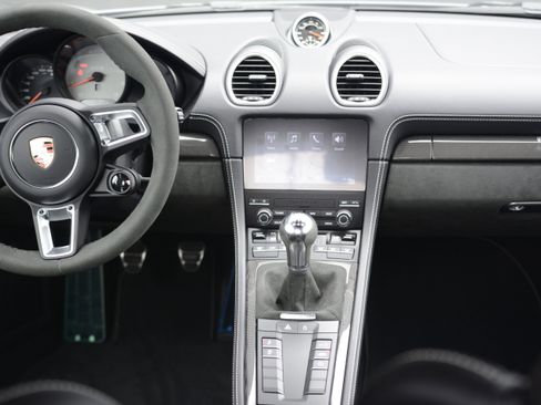 Certified 2025 Porsche 718 Cayman GTS RWD image 19