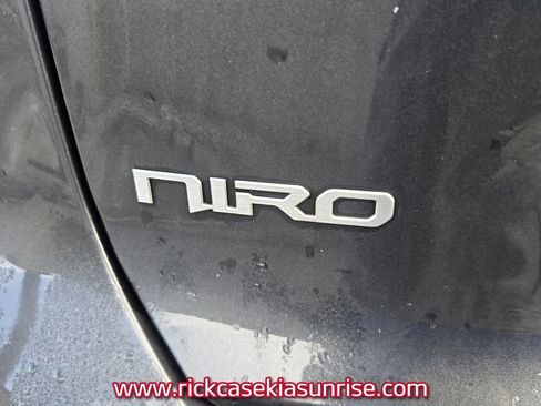 Used 2024 Kia Niro EX FWD image 6