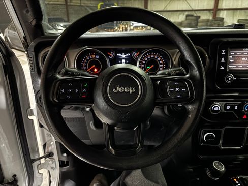 Used 2020 Jeep Gladiator Sport image 30