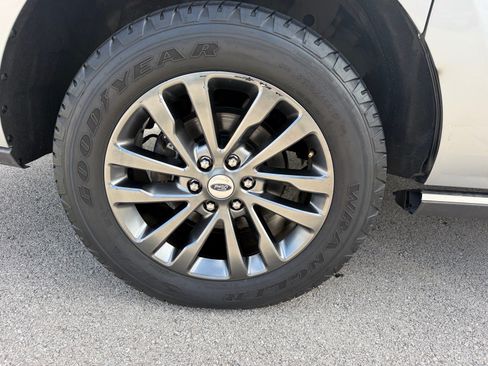 Used 2021 Ford Expedition Max Limited AWD/4WD image 17