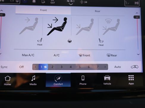 Used 2024 Chrysler Pacifica Touring-L image 23