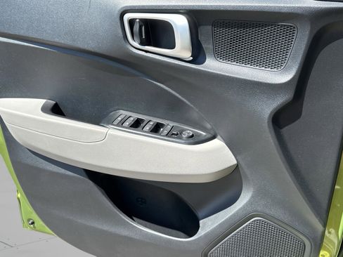 Certified 2023 Hyundai Venue SEL image 21