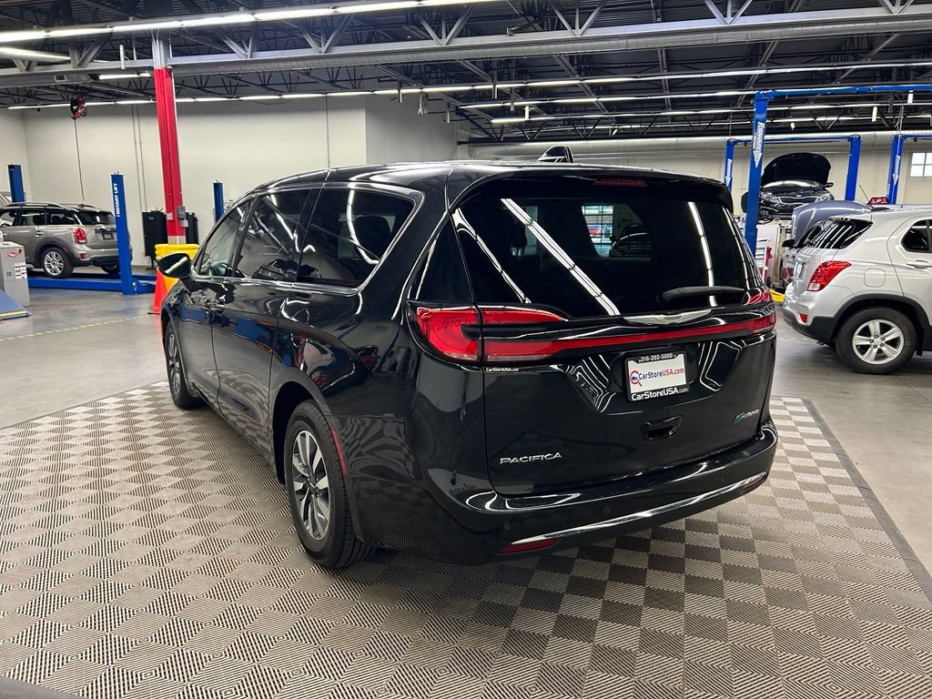 Used 2023 Chrysler Pacifica Touring-L FWD image 9
