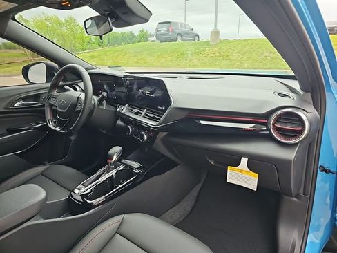 New 2026 Chevrolet Trax RS w/ Sunroof Package FWD image 28