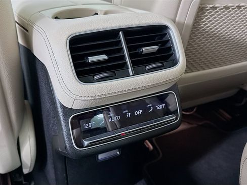 Used 2024 Mercedes-Benz GLS 450 4MATIC image 26