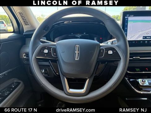 Used 2023 Lincoln Corsair AWD image 26