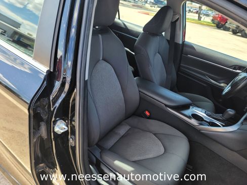 Used 2023 Toyota Camry LE image 10