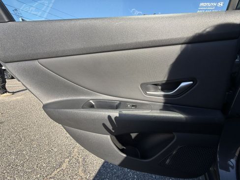 Used 2025 Hyundai Elantra SEL FWD image 27