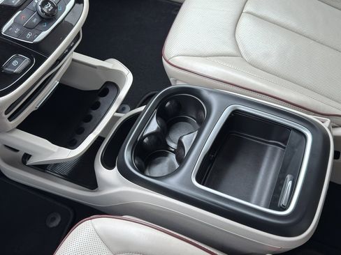 Used 2020 Chrysler Pacifica Limited image 20