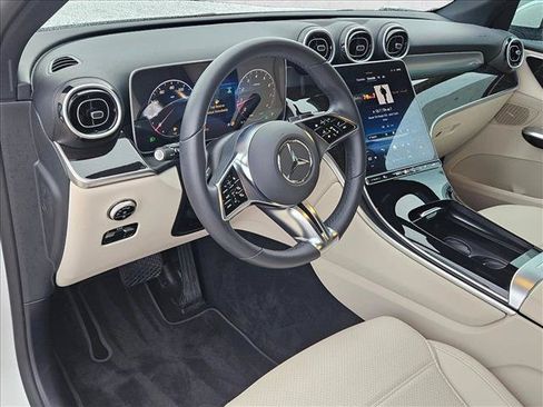 Used 2025 Mercedes-Benz GLC 300 image 10