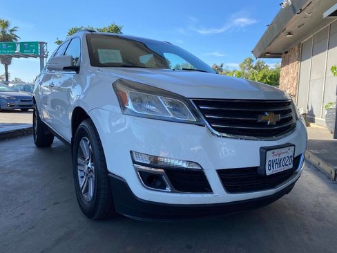 Used 2017 Chevrolet Traverse LT FWD image 25