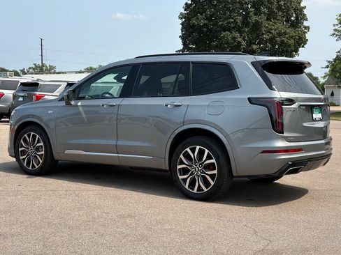 Used 2023 Cadillac XT6 Sport w/ Technology Package AWD/4WD image 6