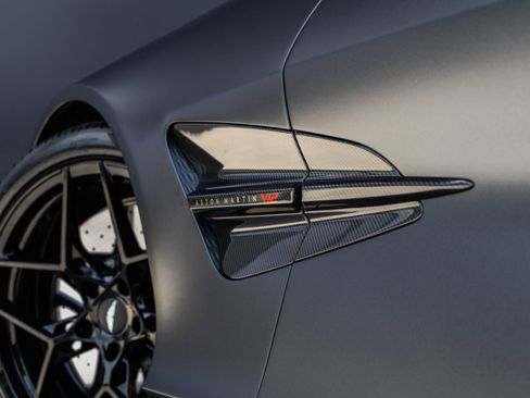 Used 2025 Aston Martin Vanquish image 16