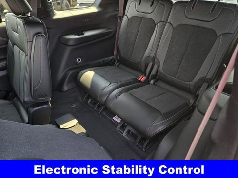 New 2025 Jeep Grand Cherokee L Altitude RWD image 21