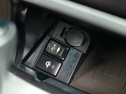 Used 2017 Toyota Camry XLE w/ Advanced Technology Package FWD image 41