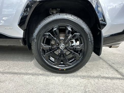 Used 2024 Toyota RAV4 SE image 18