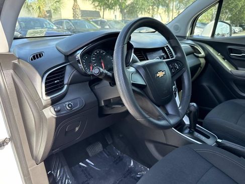 Used 2020 Chevrolet Trax LS FWD image 21
